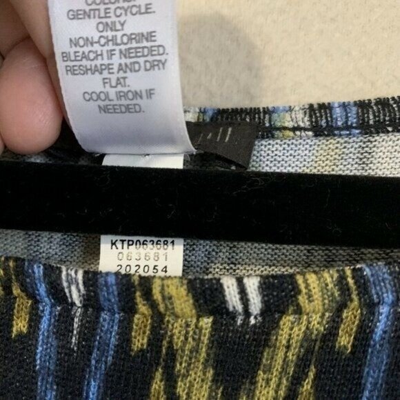 J. Jill Abstract Chevron Abstract Top Size M/L Multicolor Short Dolman Sleeves - Picture 8 of 10